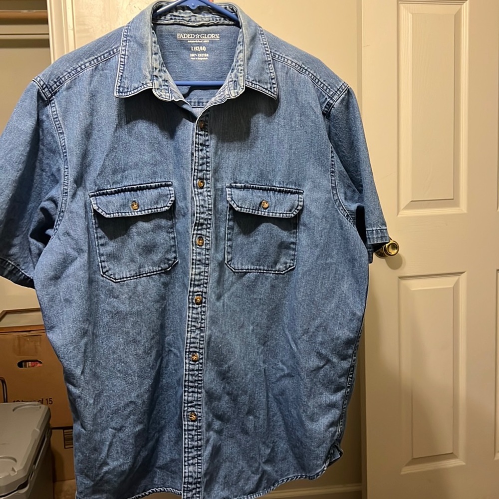 Men’s short sleeve denim shirt